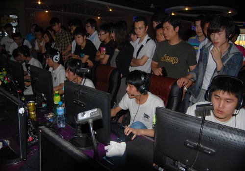 CSGO世界排名更新，Navi重夺第一宝座，s1mple开嘲