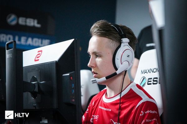 破英雄联盟比赛记录，V3 35连败创下全球最长连败记录